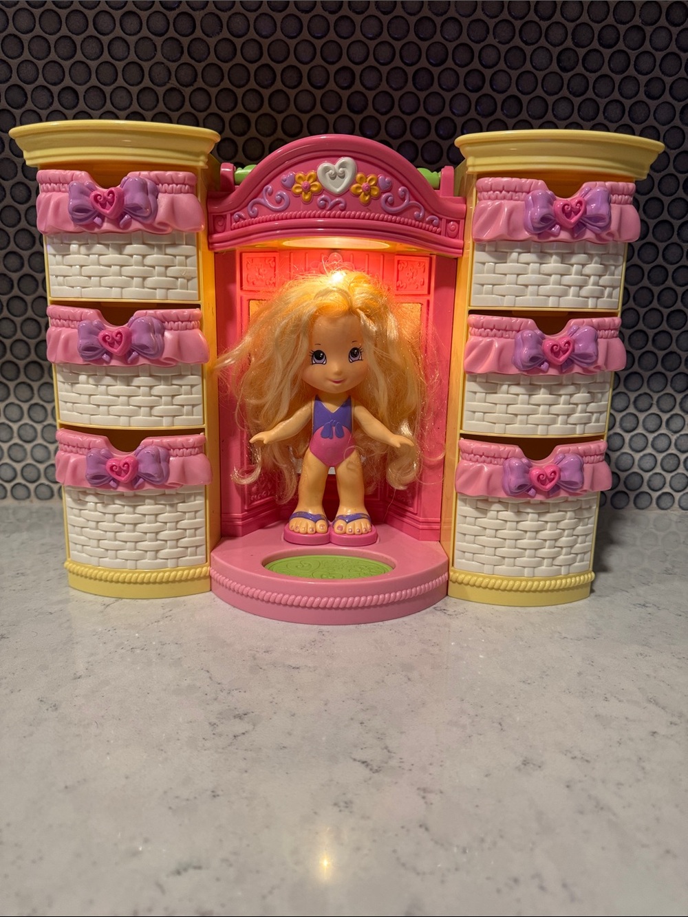 2006 Snap N' Style Fashion Wardrobe Mattel Blonde Doll Light Up Mirror Closet